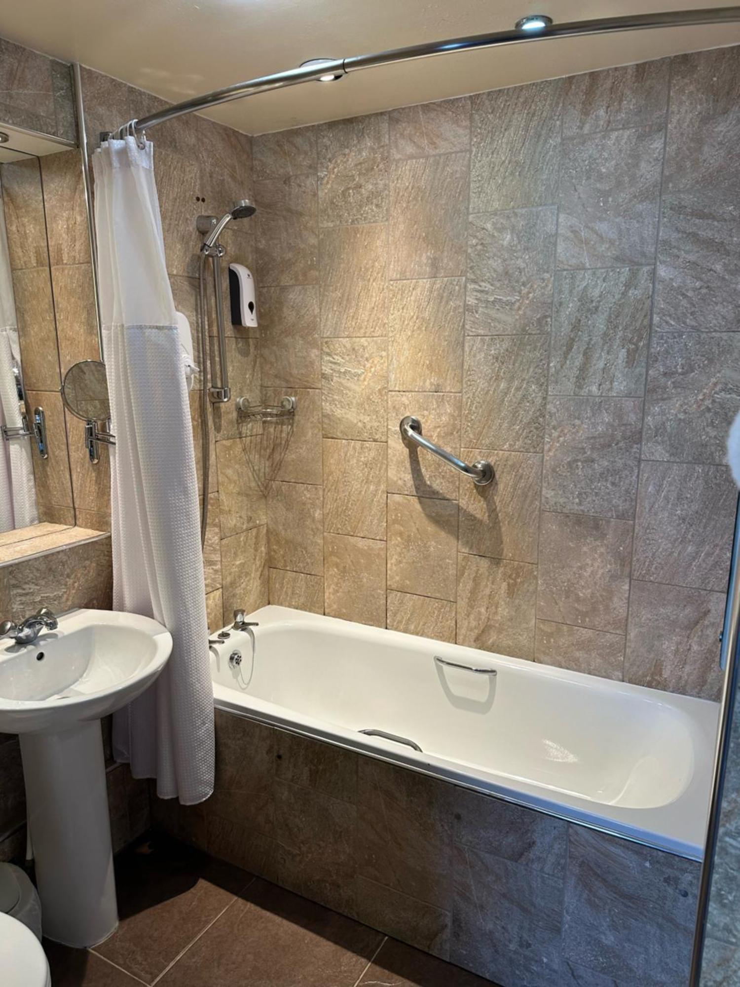 The Glen Hotel ニュートンモア エクステリア 写真